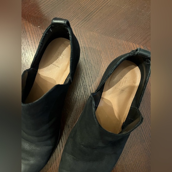 FRYE black Roman slide on ankle cut out short heel booties, size 6.5 - Picture 5 of 11